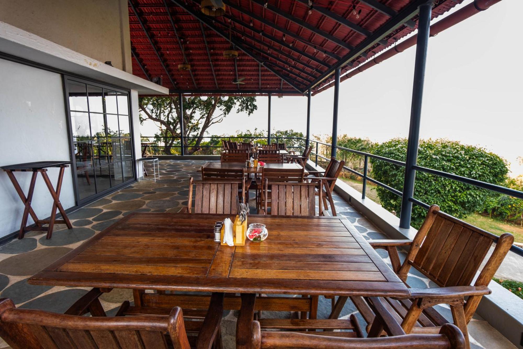 The Lighthouse - Formerly Known As Utan Sea Resort Thane Eksteriør billede
